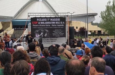 Studenti No Green Pass Udine criticano la manifestazione contro i biolab a Pesaro