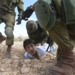 esercito israeliano arresta bambino palestinese