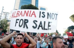 manifestazione in albania contro svendita territorio a israele