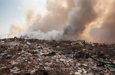 rifiuti discarica foto legambiente